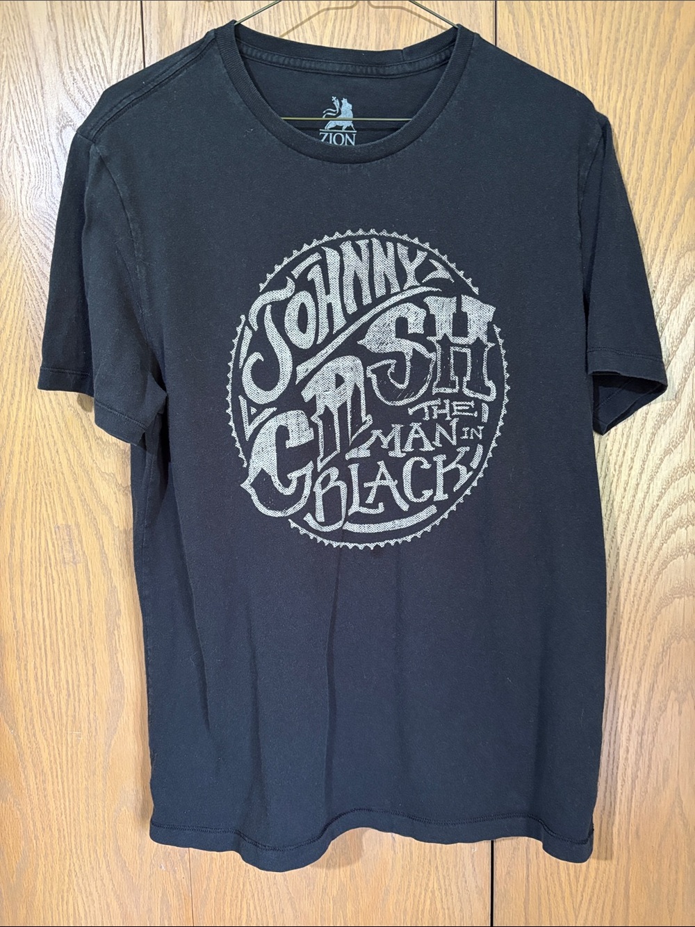 Johnny Cash 'The Man in Black' Graphic Tee - Black mens med cotton